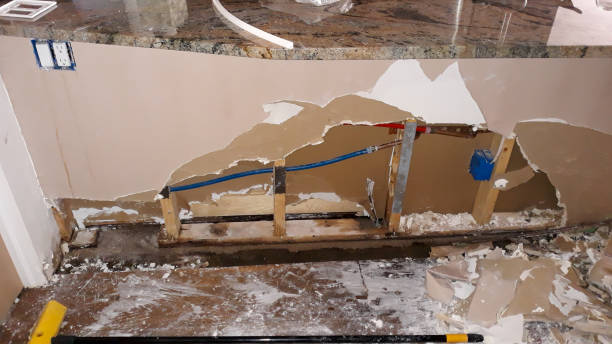 Water damage restoration process in Grand Prairie, TX